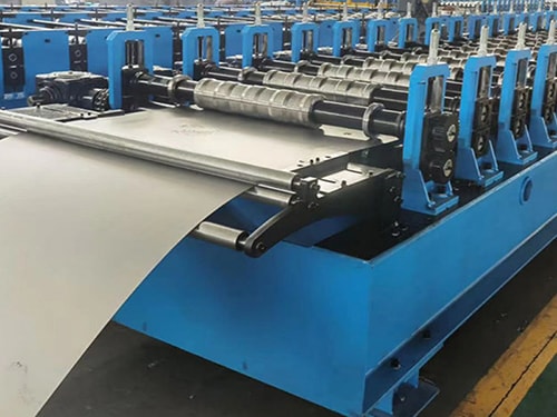 Профилегибочный станок для кровельных панелей скрытого крепления
